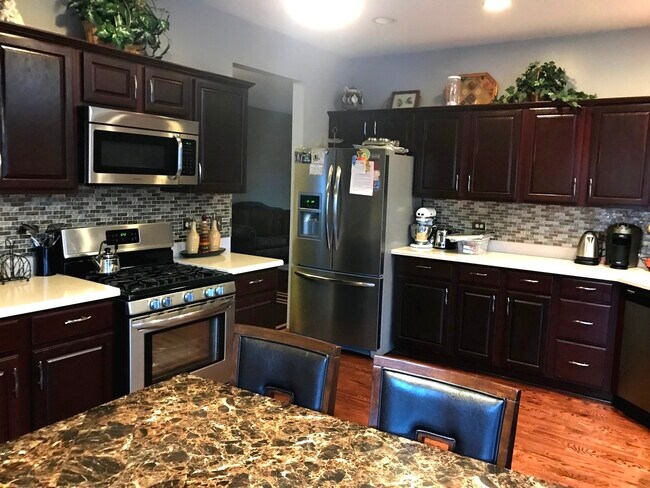 Building Photo - 235 Cedarfield Dr