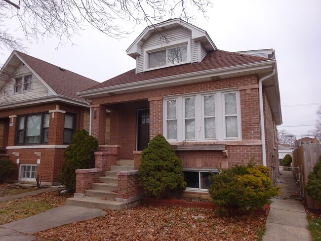 Foto del edificio - 5030 W Winnemac Ave
