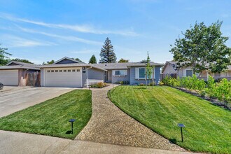 Building Photo - 2833 Sandbrook Ct