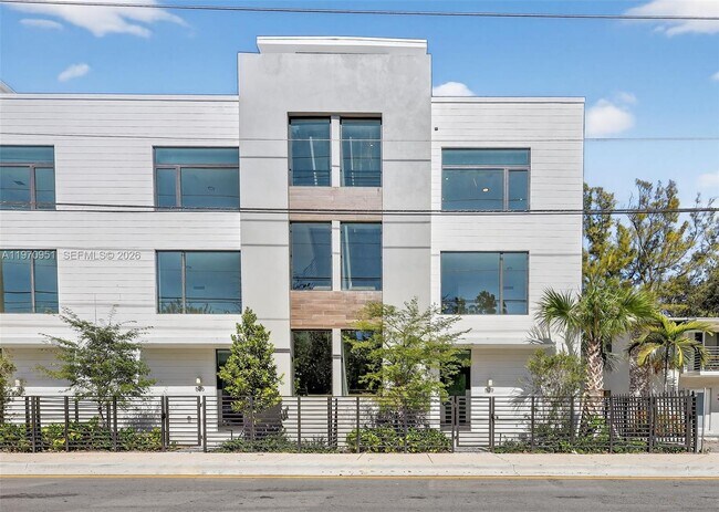 Foto del edificio - 529 NE 61st St