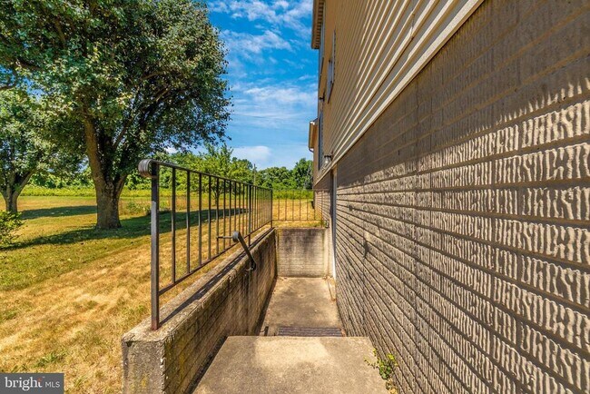 Foto del edificio - 724 Sunnyfield Ln