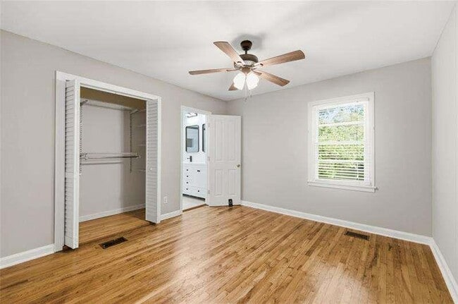 Building Photo - 1003 Valley Dr