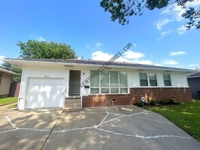 Building Photo - 3519 S Sandusky Ave