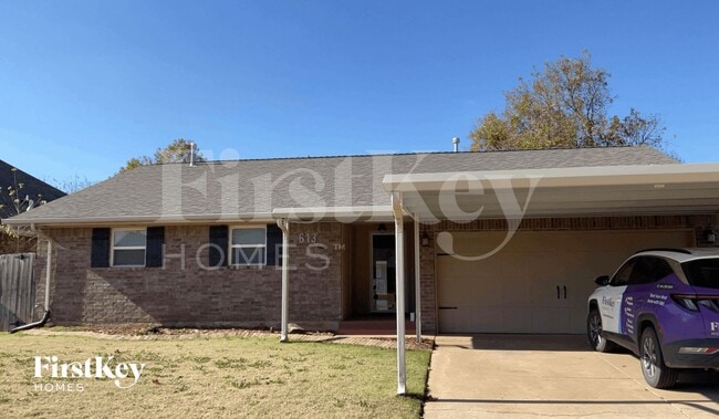 Building Photo - 613 S Avery Dr