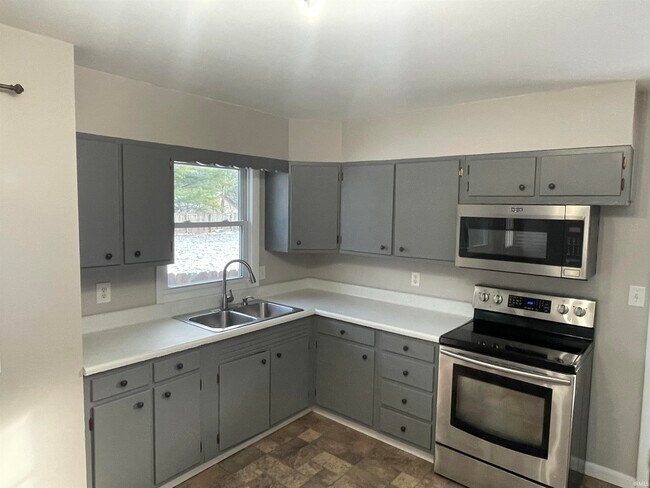 Foto del edificio - 4101 E Boltinghouse Rd