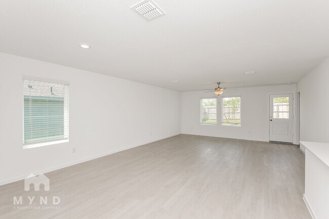 Foto del edificio - 2748 Mistwood Dr