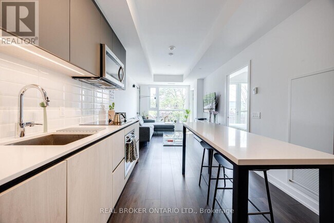 Photo du bâtiment - 150-150 Logan Ave