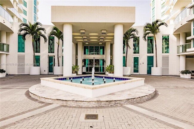 Foto del edificio - 3131 NE 188th St