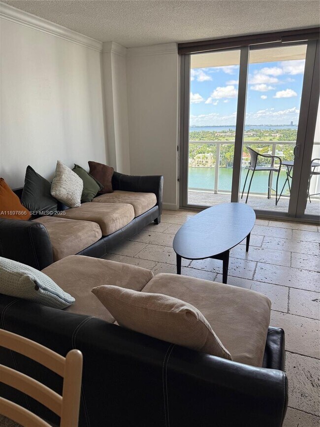 Foto del edificio - 5701 Collins Ave