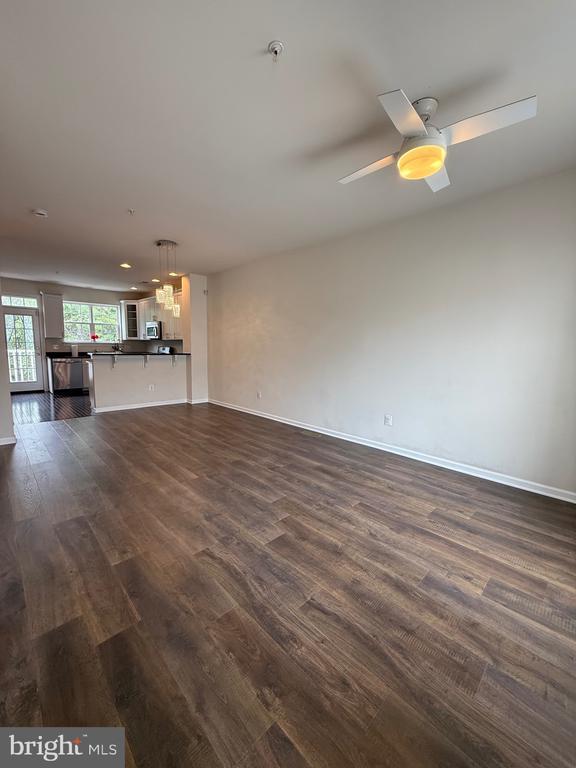 Foto del edificio - 7476 Riding Meadow Way