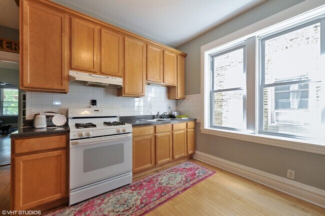 Building Photo - 4258 N Damen Ave
