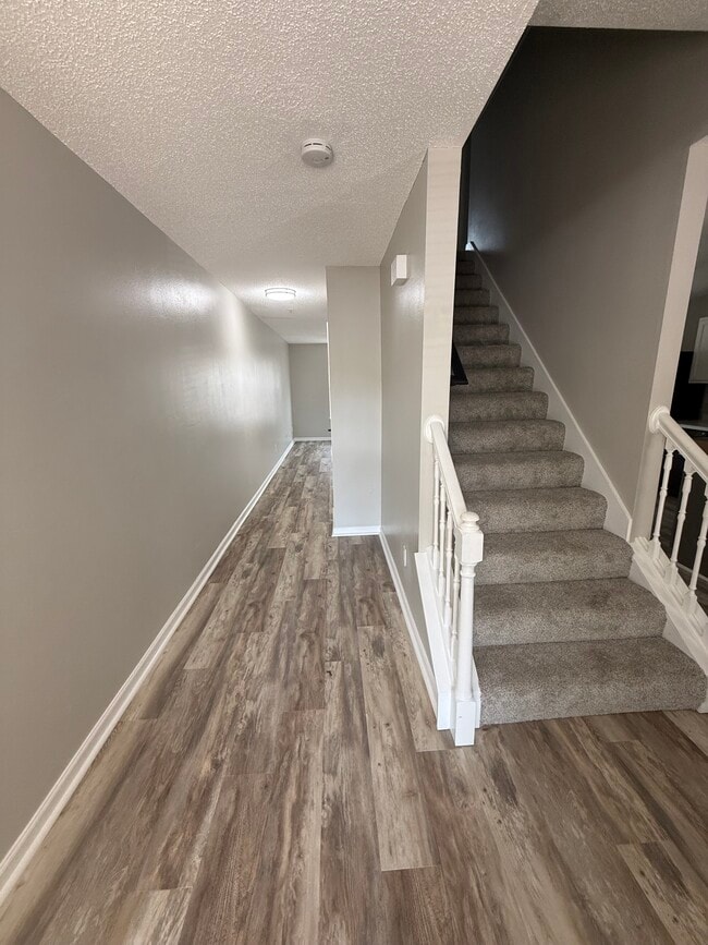 Entry / Stairs - 272 Swaying Pine Ct