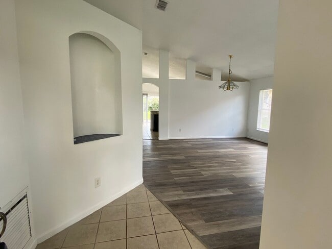 Building Photo - 15718 Bay Vista Dr
