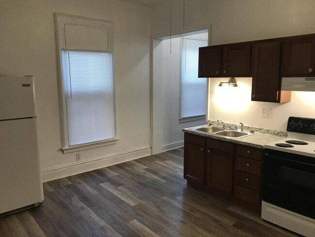 Foto del edificio - 422 E Market St