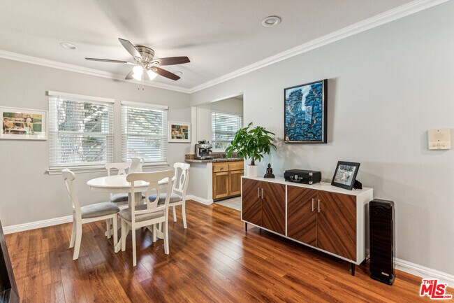 Foto del edificio - 5827 Bowcroft St