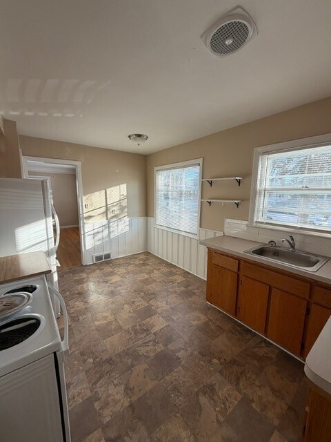 Kitchen - 1647 Banbury St