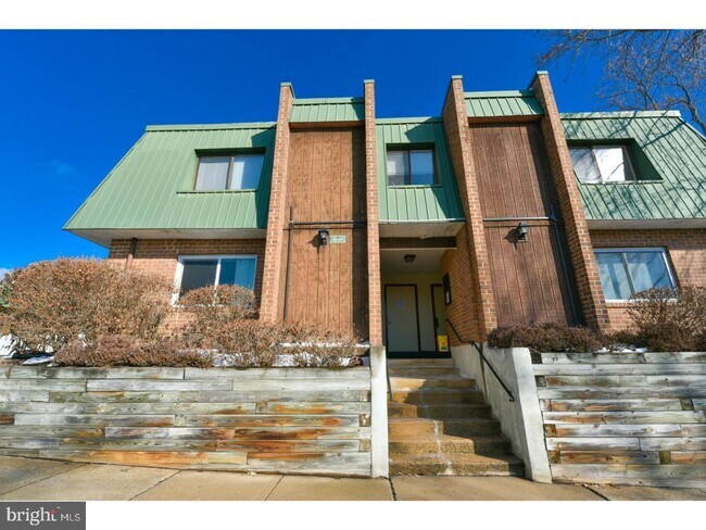 Building Photo - 604 Meadowview Ln