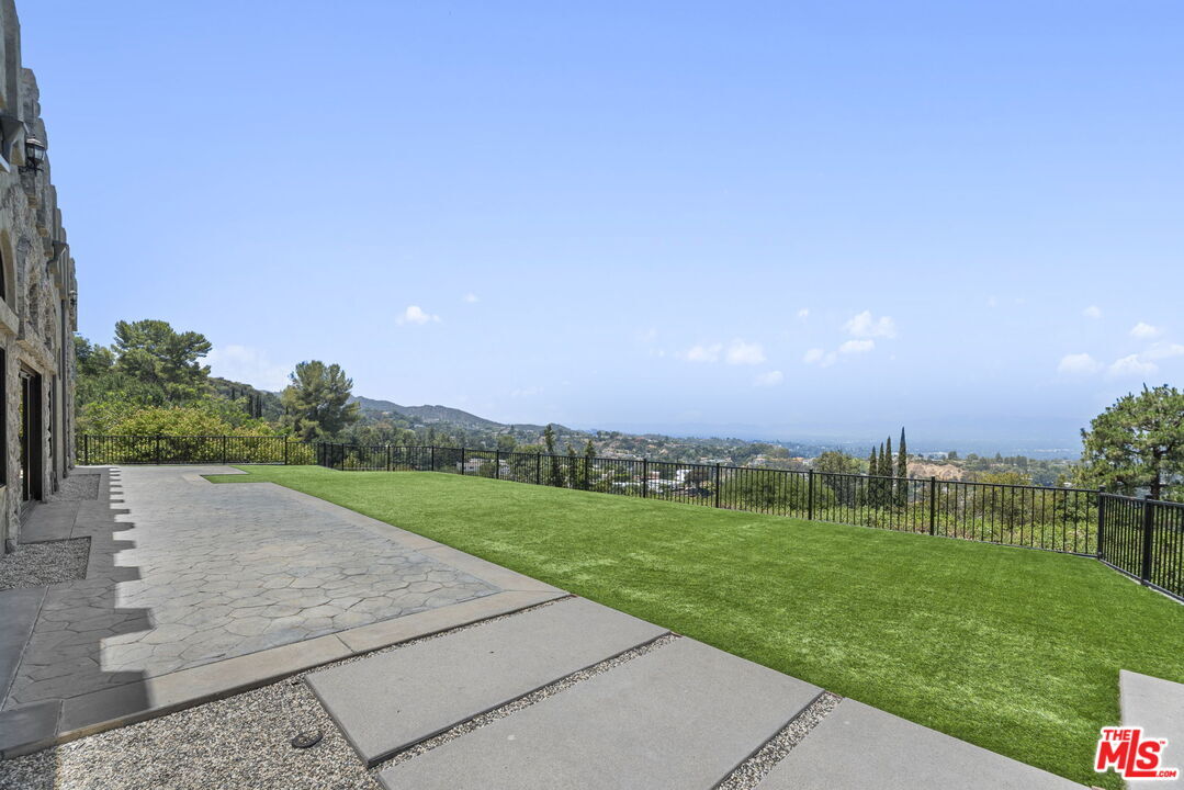 Primary Photo - 15851 Mulholland Pl