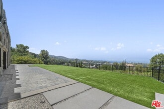 Building Photo - 15851 Mulholland Pl