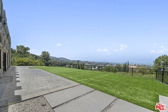 Building Photo - 15851 Mulholland Pl