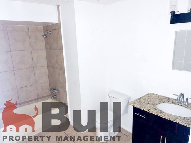 Building Photo - 1727 Birchwood Cir