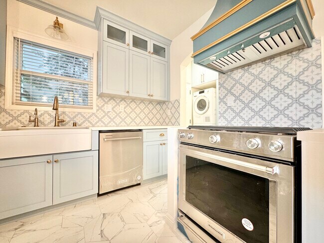 Foto del edificio - 9683 W Olympic Blvd