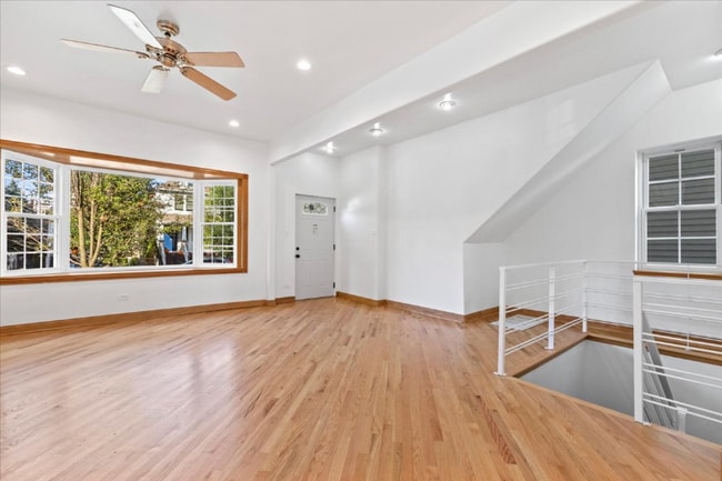 Foto del edificio - 2433 W Fletcher St