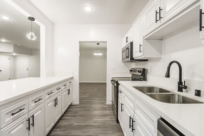 Interior Photo - 1865 North Fuller Ave
