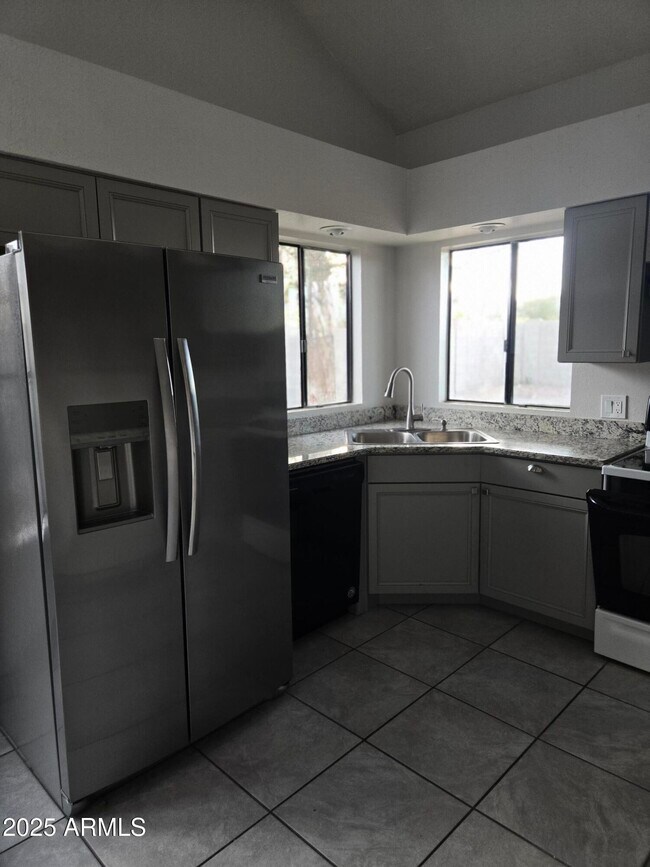 Foto del edificio - 3282 Ridge Crest St