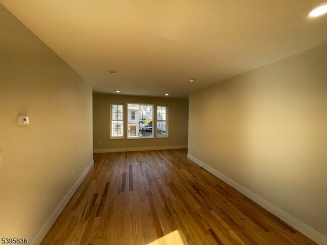 Foto del edificio - 119-121 Lewis St