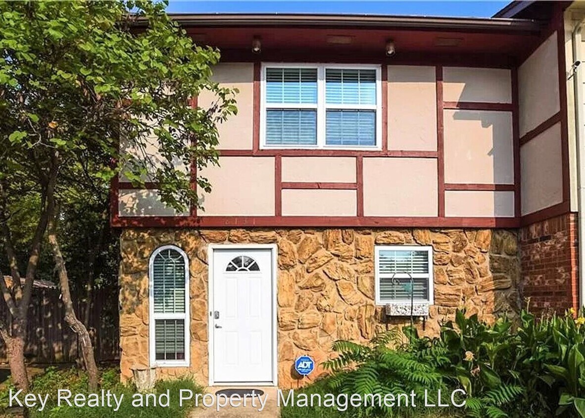 Primary Photo - 2 br, 1.5 bath House - 8131 NW 23rd St - 8...