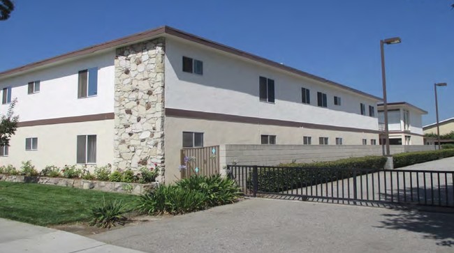 Building Photo - Villa Nova
