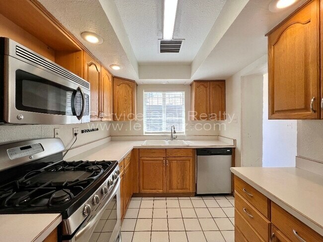 Building Photo - 1321 E Coronado Rd