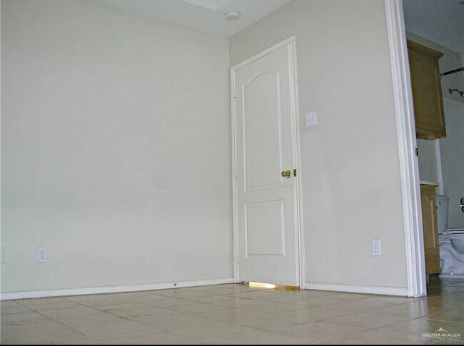 Building Photo - 613 La Mancha Dr