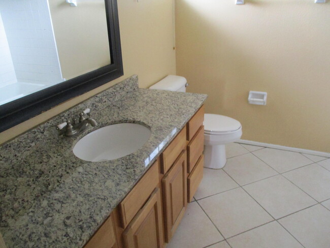 Building Photo - 1504 SE Royal Green Cir
