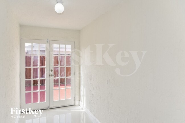 Building Photo - 2664 W 70th Pl