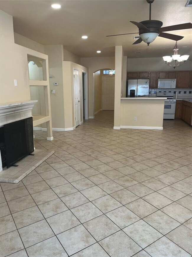 Building Photo - 1704 Ascot Ln