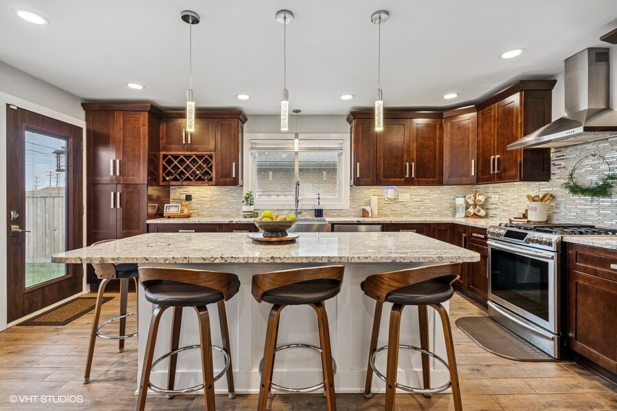 Foto principal - 7146 S Oketo Ave