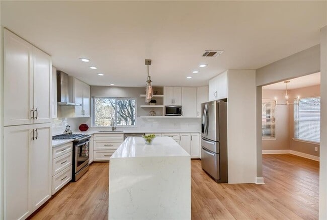 Building Photo - 6108 Skahan Ln