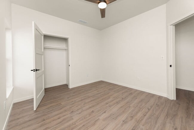 Building Photo - 905 8th Ave SW