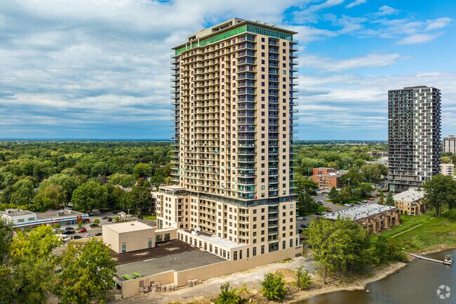 Building Photo - Manoir Repentigny