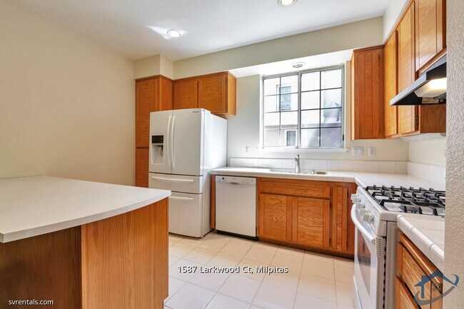 Foto del edificio - 1587 Larkwood Ct