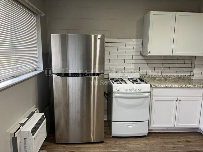 Foto del edificio - 317 Clarendon Ave