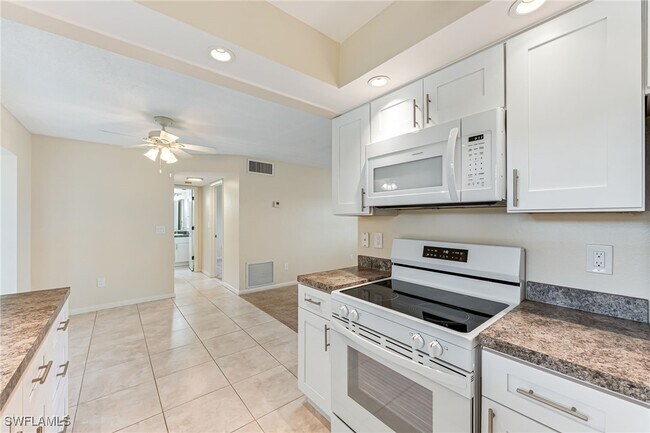 Building Photo - 1518 Edgewater Cir