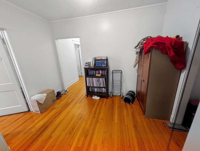 Foto del edificio - Large 3-bed/1-bath Apartment in the Heart of Rogers Park!
