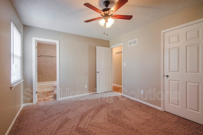 Foto del edificio - 208 SE Country Ln