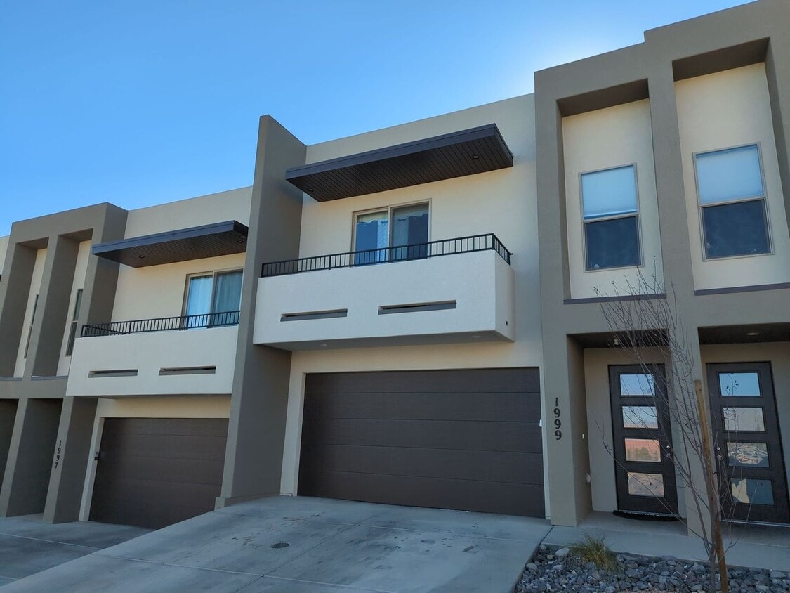 Primary Photo - Dog-Friendly 4-Bed, 2.5-Bath Townhome in H...