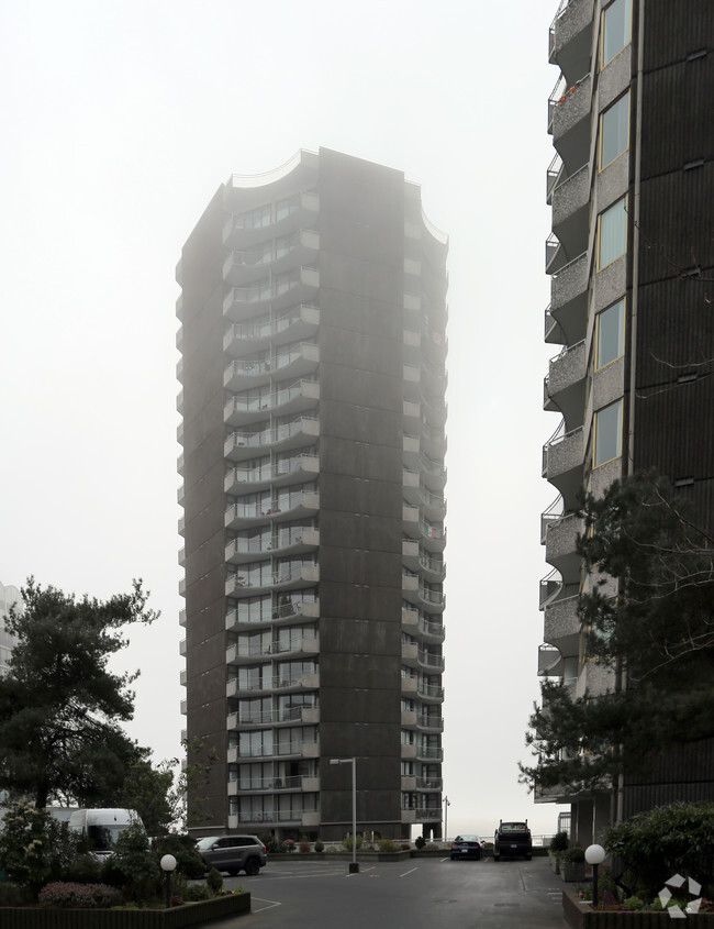 Building Photo - Beach Towers Dogwood Building