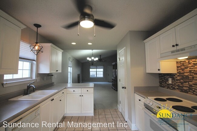 Building Photo - 3 br, 2 bath House - 1277 Laura Lane