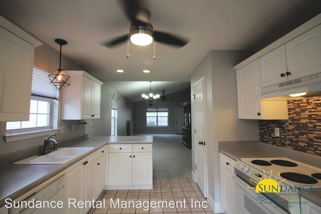 Foto del edificio - 3 br, 2 bath House - 1277 Laura Lane